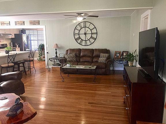 2nd image of 117 Saint Charles Ave