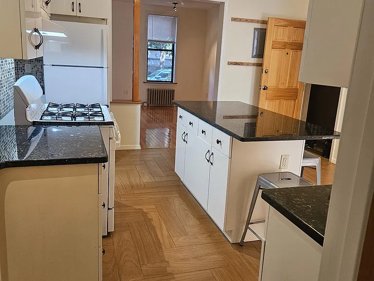 157 Newel St #1 — Photo 3