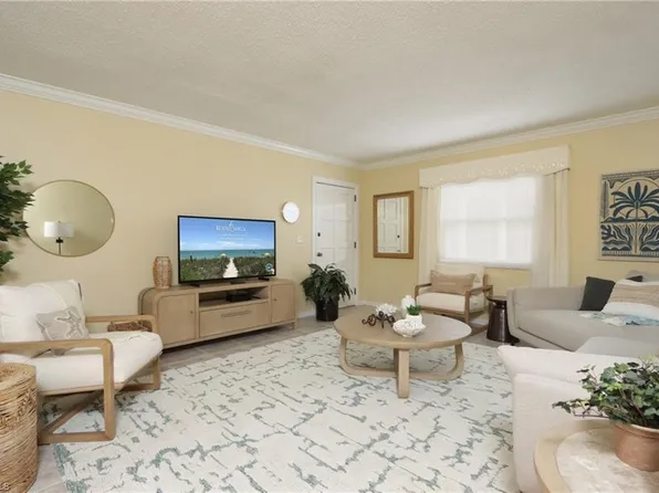 940 3rd St S APT 101, Naples, FL 34102