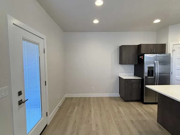 667 E Eureka Aly — Photo 4