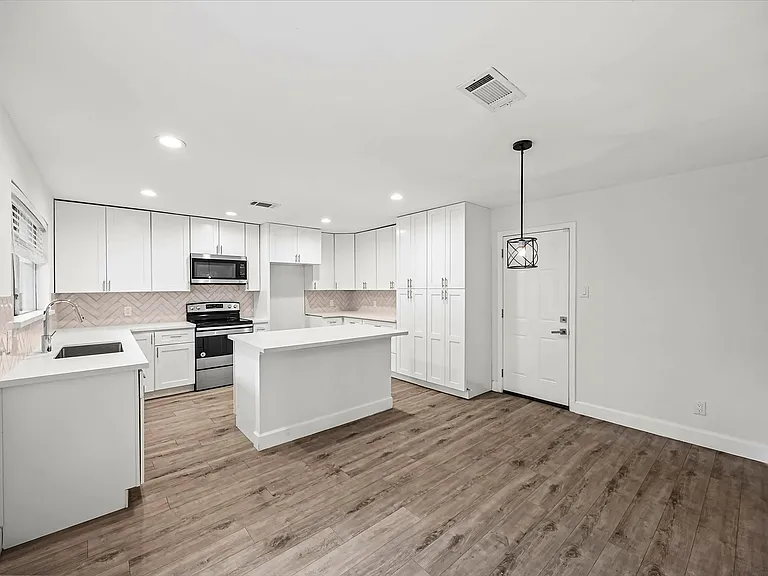 10010 Windriver Dr — Photo 7