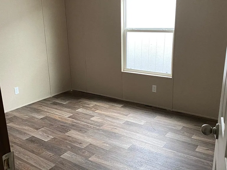 7338 E Highway 135 — Photo 11