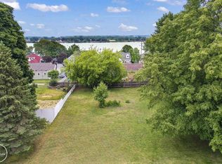 1379 S Riverside Ave, Saint Clair, MI 48079