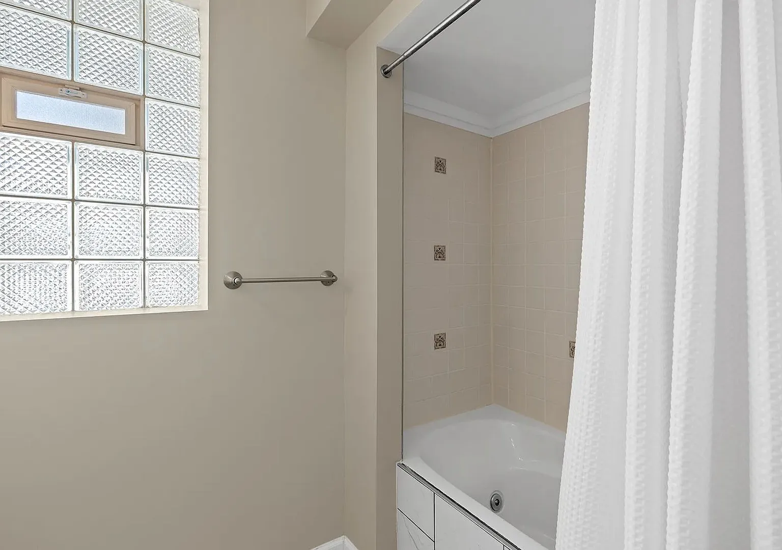 Charming St. Louis Home in a Desirable Neighborhood — Photo 1