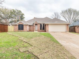 6401 Meadowmere Ct, Arlington, TX 76001