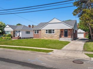 77 Margaret Dr, Valley Stream, NY 11580