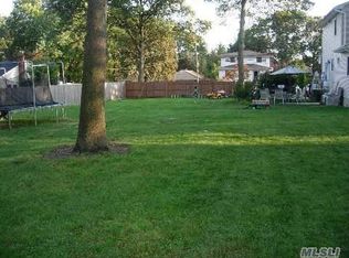25 Acorn Ave, Farmingville, NY 11738