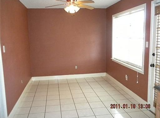 3rd image of 625 Oakwood Dr