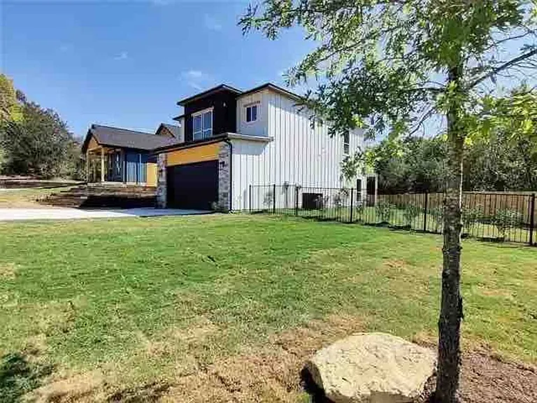 1450 E Rosedale St — Photo 3