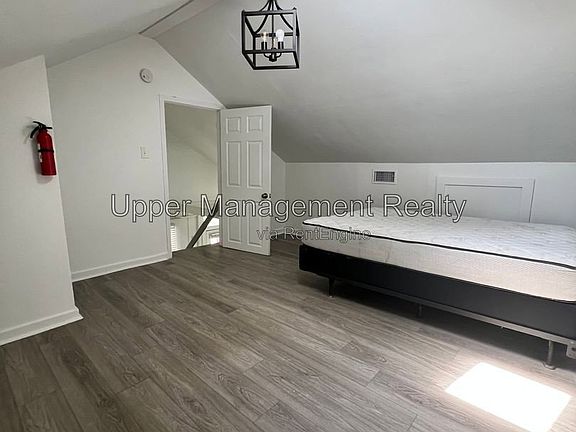 3rd image of 1136 Adams St