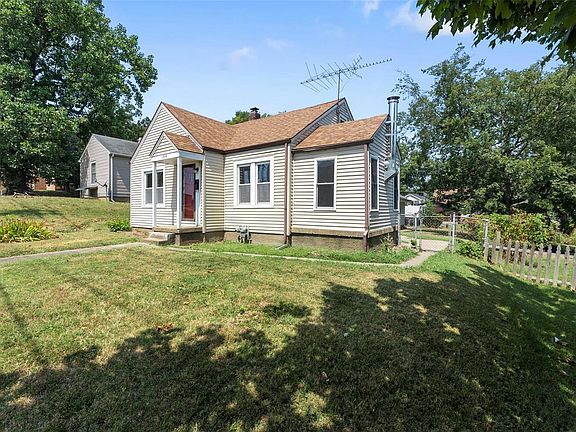 2nd image of 1538 Independence St