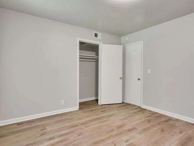 100 Old Trail Ct #1 — Photo 14