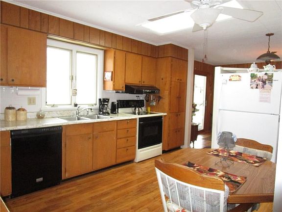 5th image of 83 Hills St