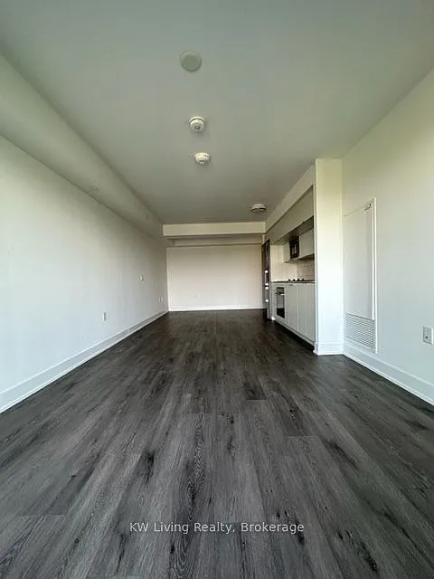 585 Bloor St E — Photo 3