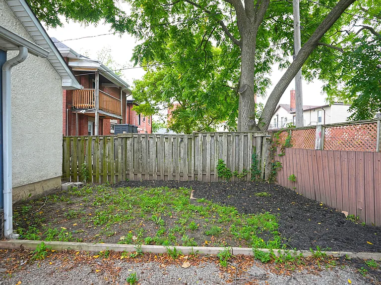 26 Avenue Pl — Photo 14