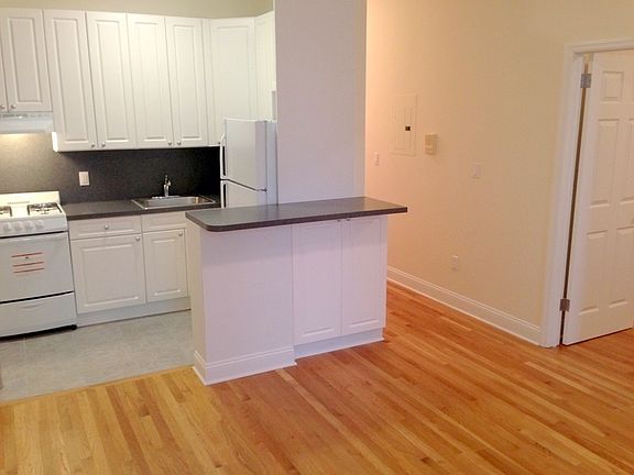 2nd image of 750 9th Ave APT 2R