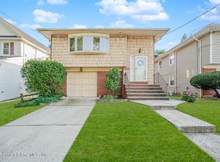 18 Acacia Ave, Staten Island, NY 10308
