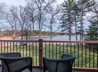 128 Locksley Rd, Lynnfield, MA 01940