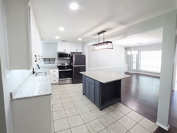 5th image of 110 Dartmouth Dr