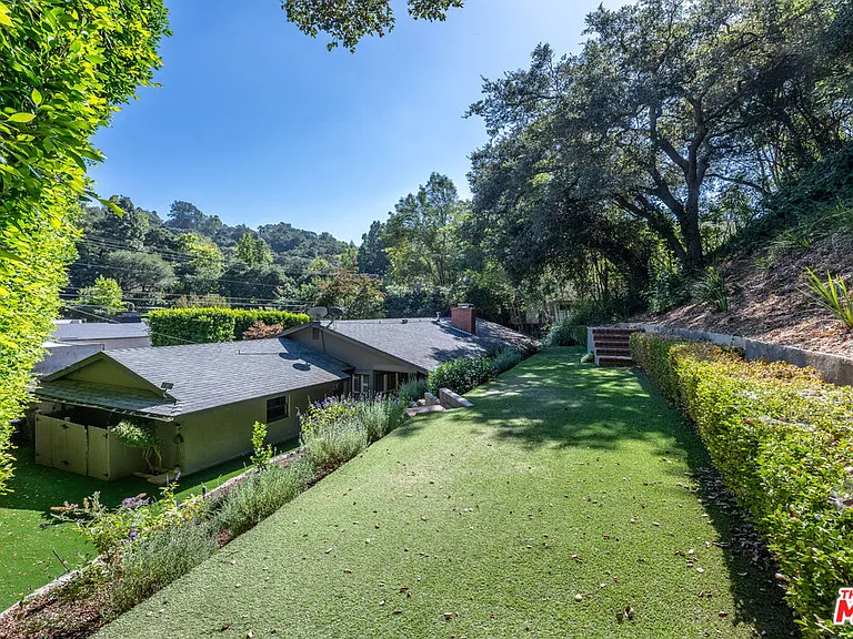 2559 Hutton Dr — Photo 21