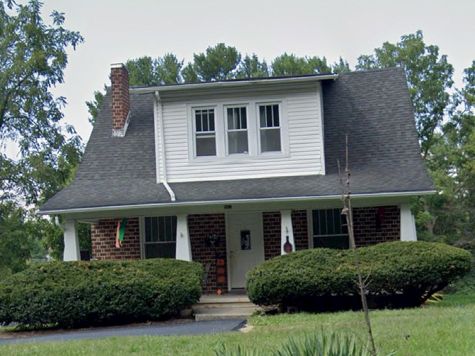 1st image of 965 W Main St