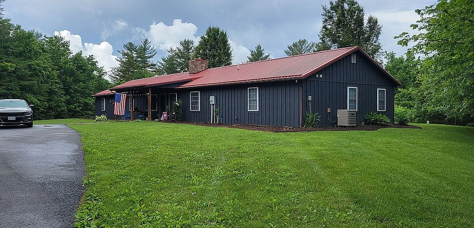 One level living 2800 sq ft!