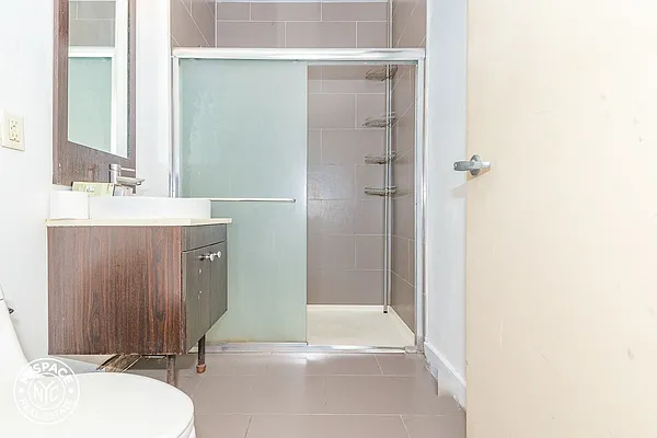 Rented by MySpaceNYC | media 48