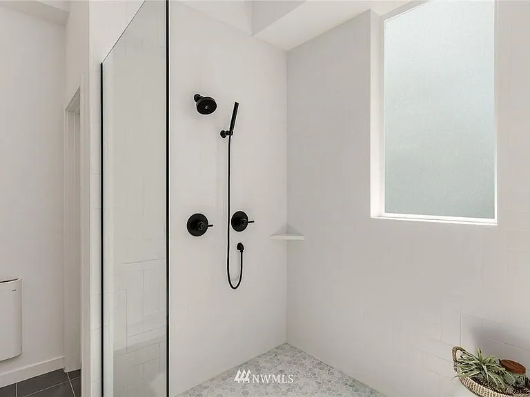12'3" x 12'0" Master Bathroom.