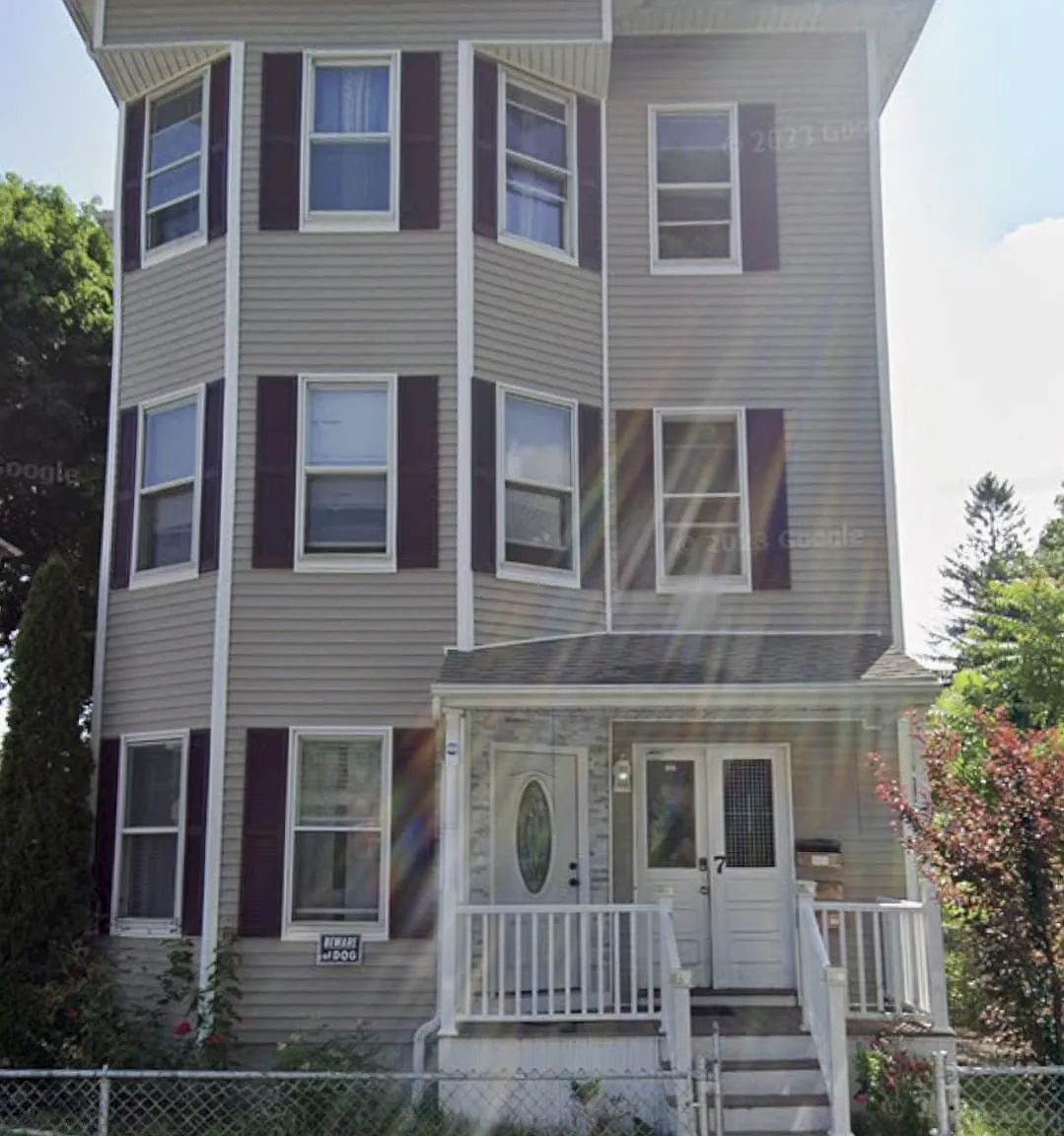 3 bed, 1300 sqft, $2,200 — Photo 1