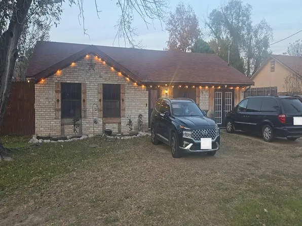335 Oakwood Cir, Shady Shores, TX 76208