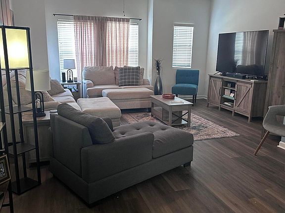4th image of 809 Blanche Ave #1