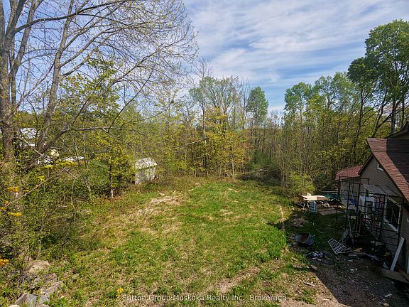 3rd image of 359 Town Line Rd W
