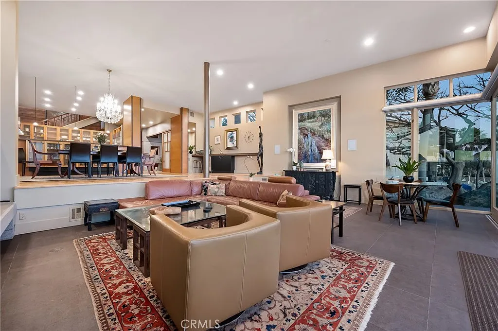 5 bed, 7.0 bath, 5300 sqft, $44,750 — Photo 4