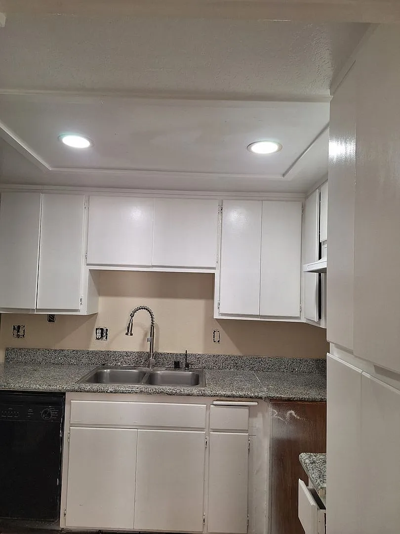 Redlands 2 bedroom 2 bath downstairs unit with large patio — Photo 3