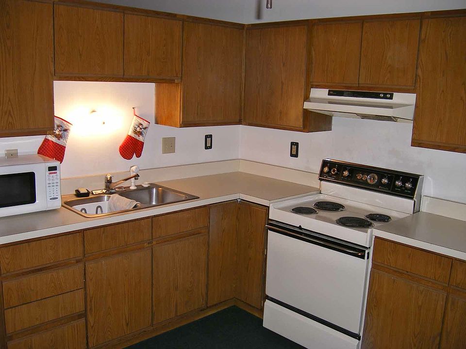 2nd image of 3779 Springwood Dr