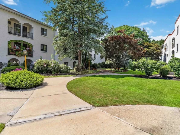 210 Fellsview Ter APT 214, Stoneham, MA 02180