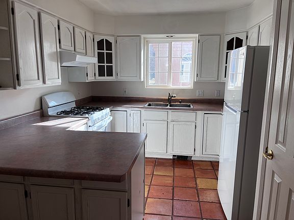 Bright kitchen with lots of storage and a pantry.