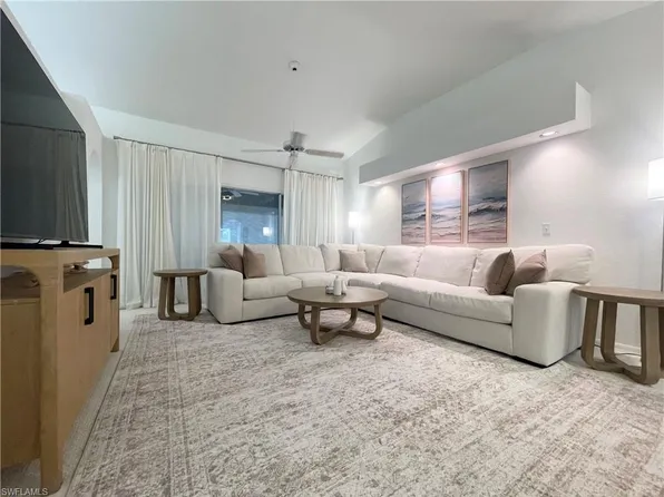 341 Emerald Bay Cir Unit T5, Naples, FL 34110