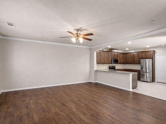5th image of 921 Shelby Ln