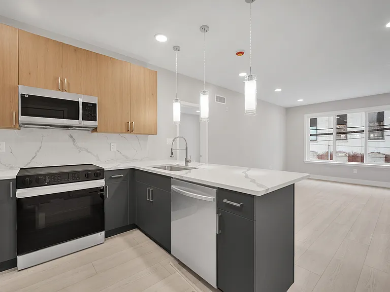 1111 S 24th St #201 — Photo 3
