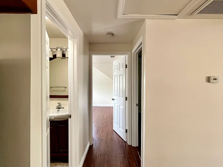 760 N El Molino Ave — Photo 7
