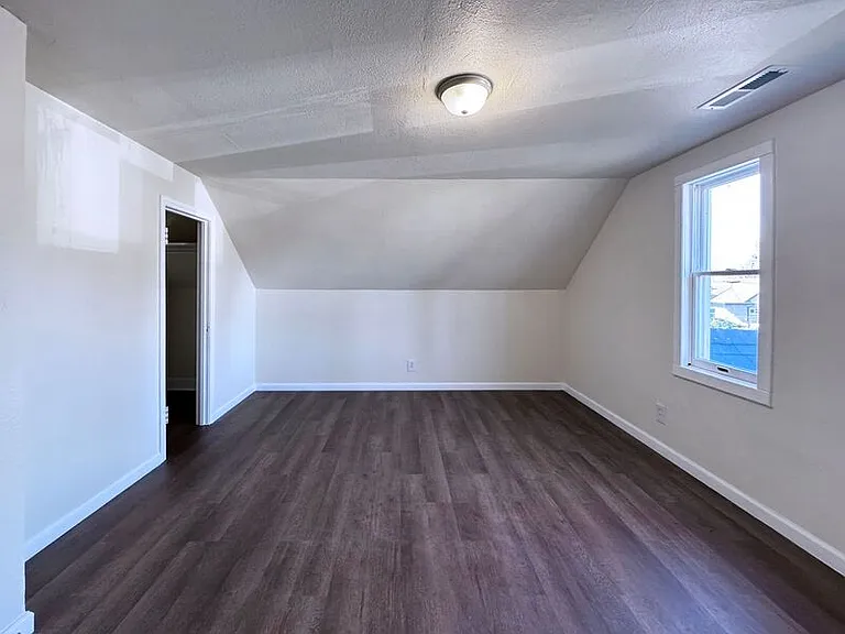 950 Clark St — Photo 36