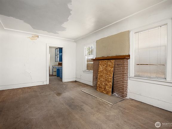 3rd image of 945 N 103rd Street