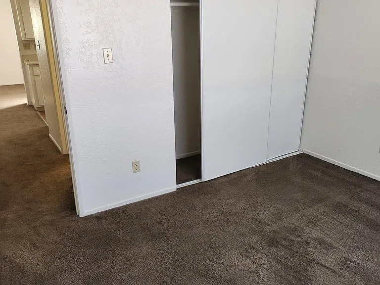 Desert Sun Apartments — Photo 33