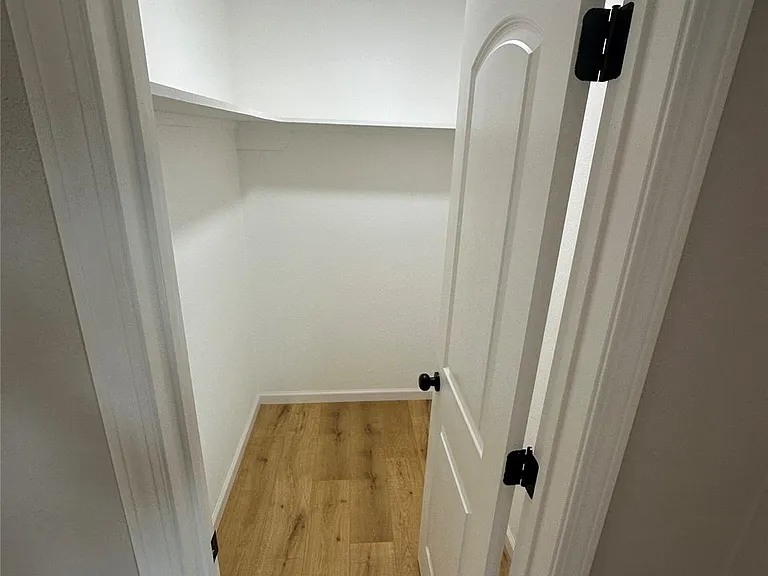 1041 Evanston St — Photo 7