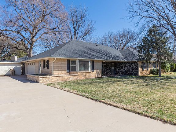 2nd image of 22 Hunsley Hills Blvd