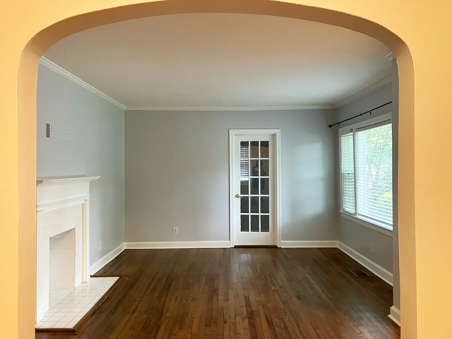 3 bed, 1100 sqft, $2,300 — Photo 3