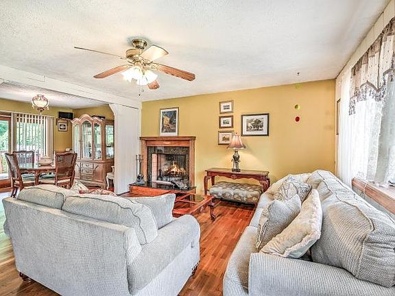 4th image of 47 Lake Dr