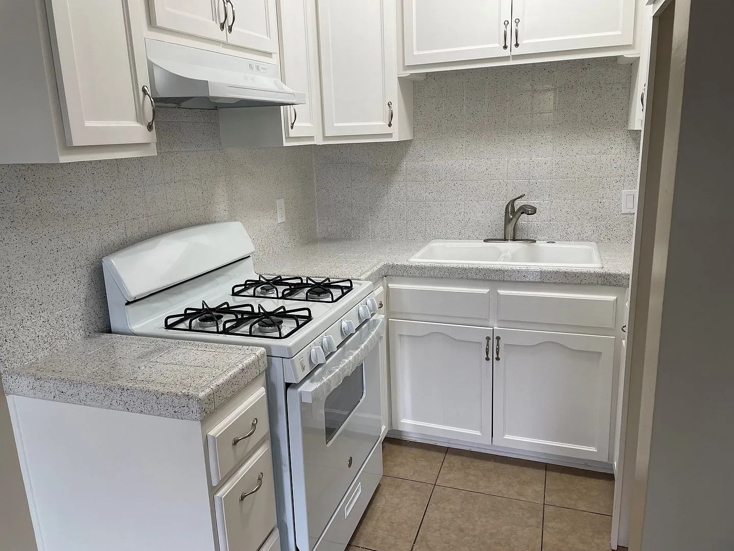 La Reina 2 Apartments — Photo 2
