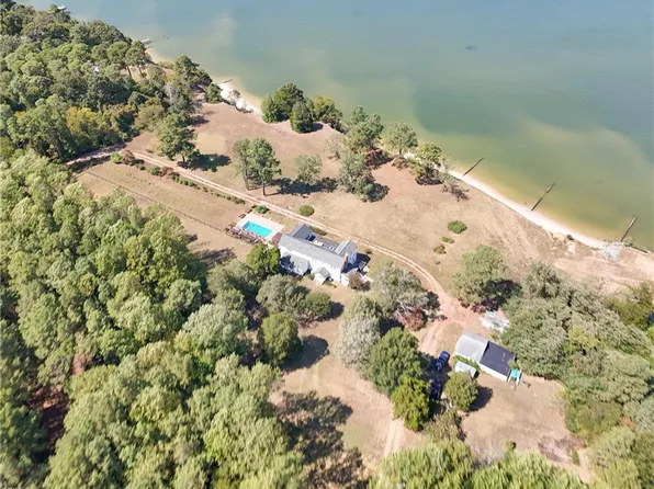 522 Felton Rd, Deltaville, VA 23043